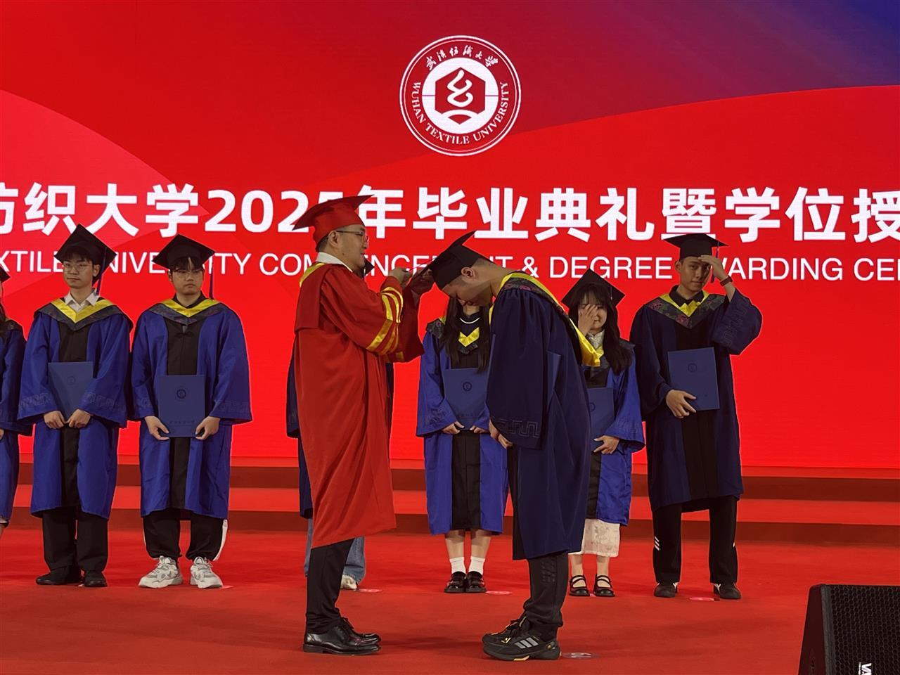 bcbb2cf4e5db5643b7b436b6c82f6ba.jpg