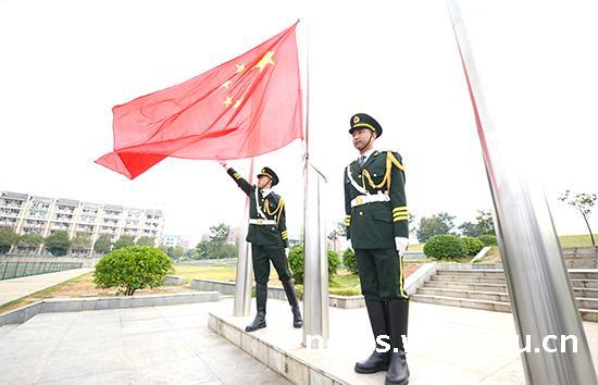 图片〗国旗映纺大-武汉纺织大学新闻文化网