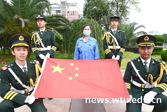 图片〗国旗映纺大-武汉纺织大学新闻文化网