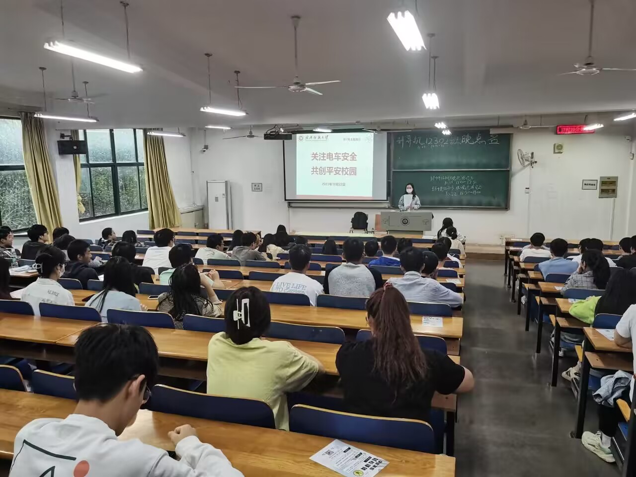 大学班会照片图片