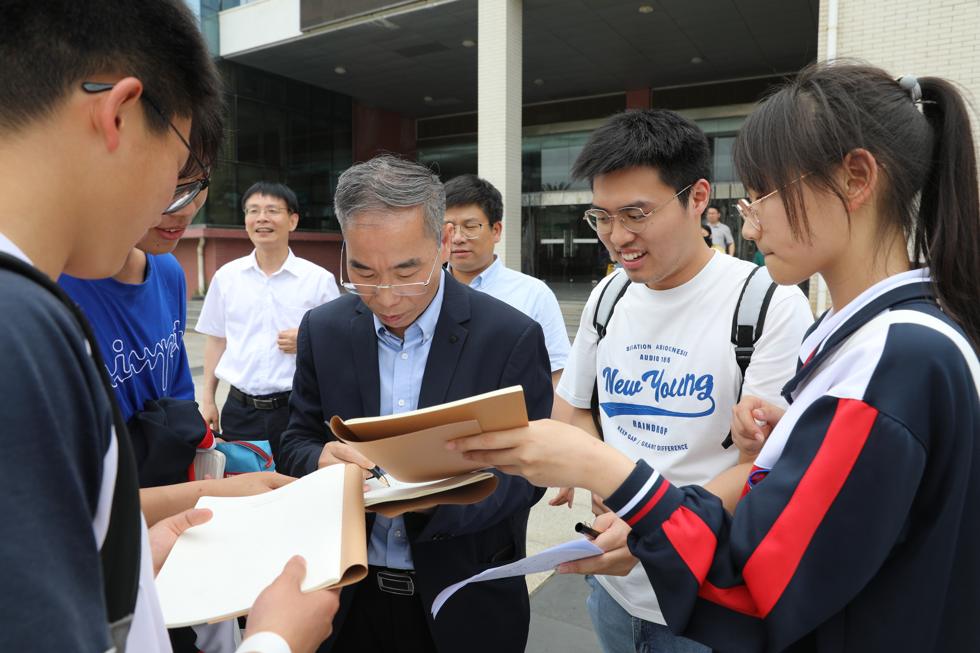 相约纺大——罗田一中师生来我校研学-武汉纺织大学新闻文化网